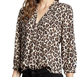 NWT Vince Camuto leopard print v neck blouse top size S